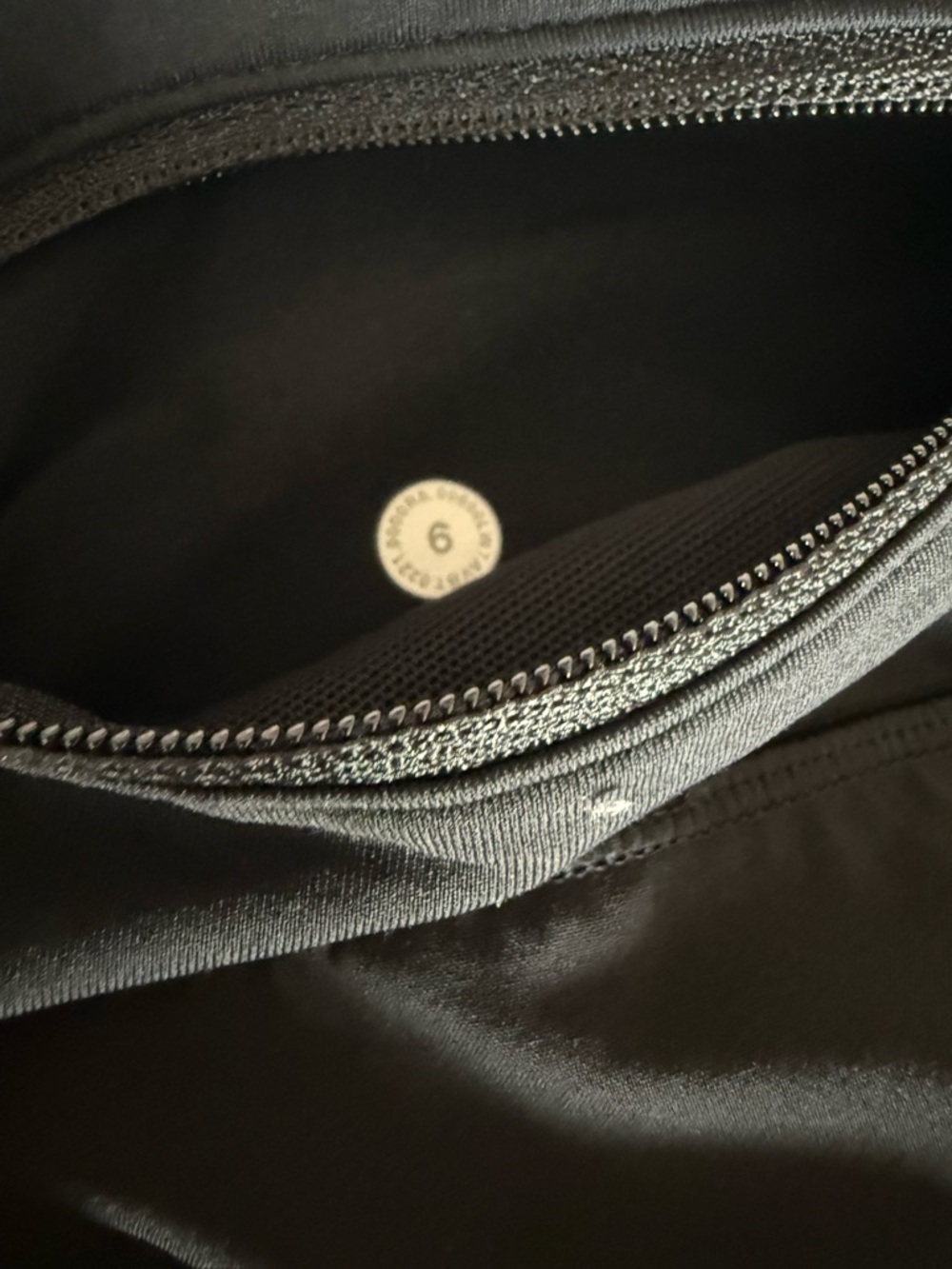 Women’s Lululemon speed up shorts - size 6 excellent like new condition. - Picture 4 of 5